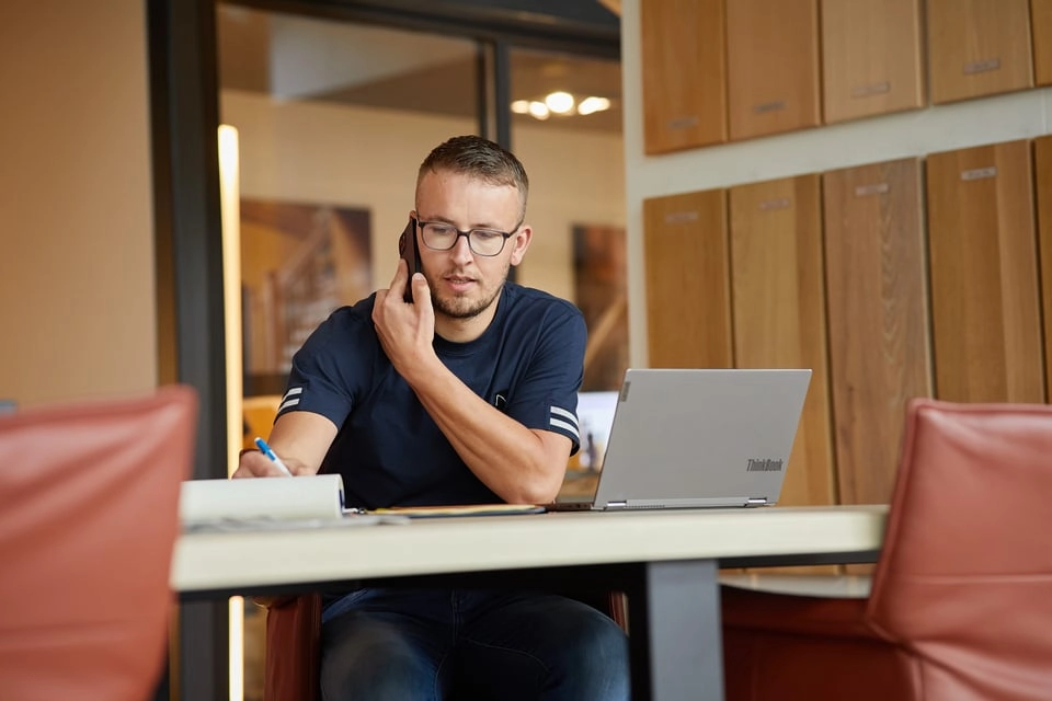https://werkenbij.devriestrappen.nl/wp-content/uploads/2025/07/kantoor.webp